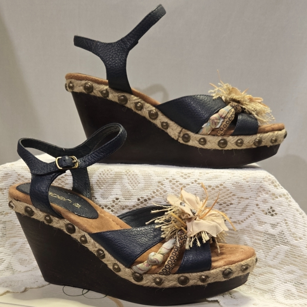 Womens Blue Wedge Sandals with Floral Accent Size 7.5